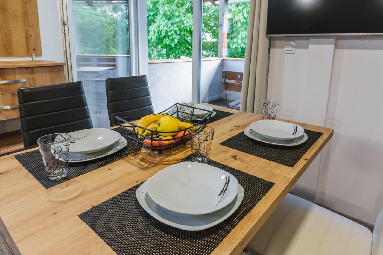 Blue Door - Studio Apartment Lesce  Bagian luar foto
