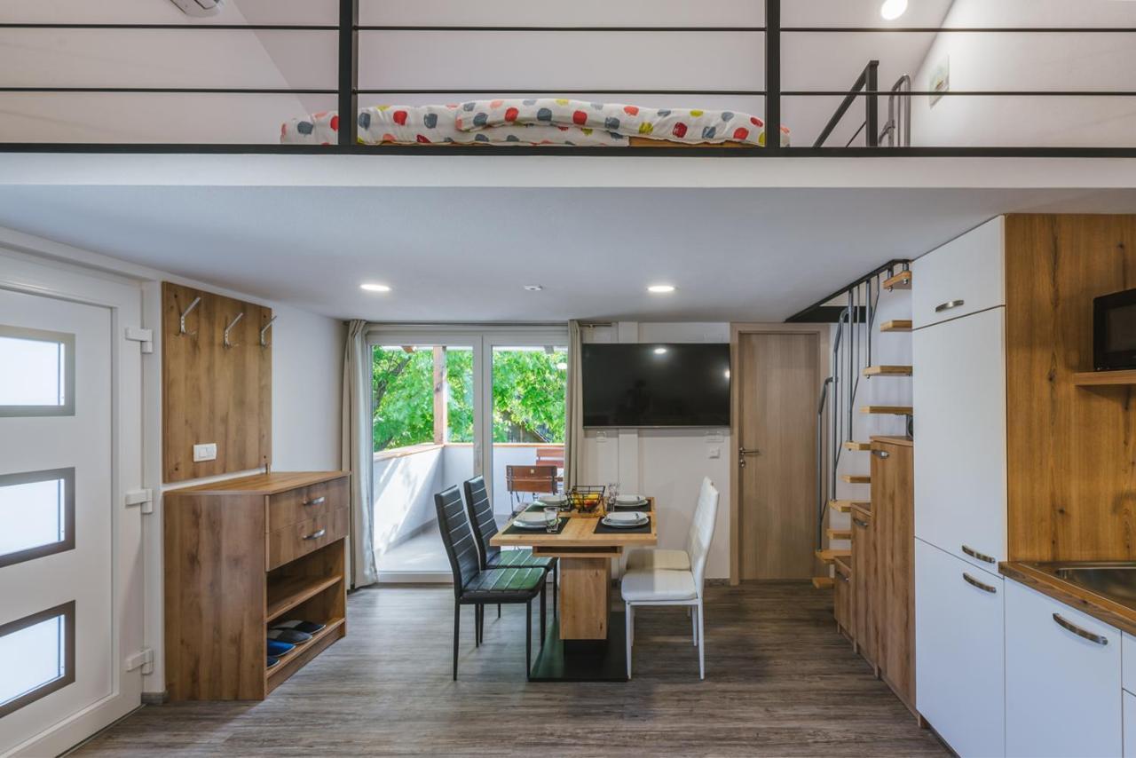 Blue Door - Studio Apartment Lesce  Bagian luar foto