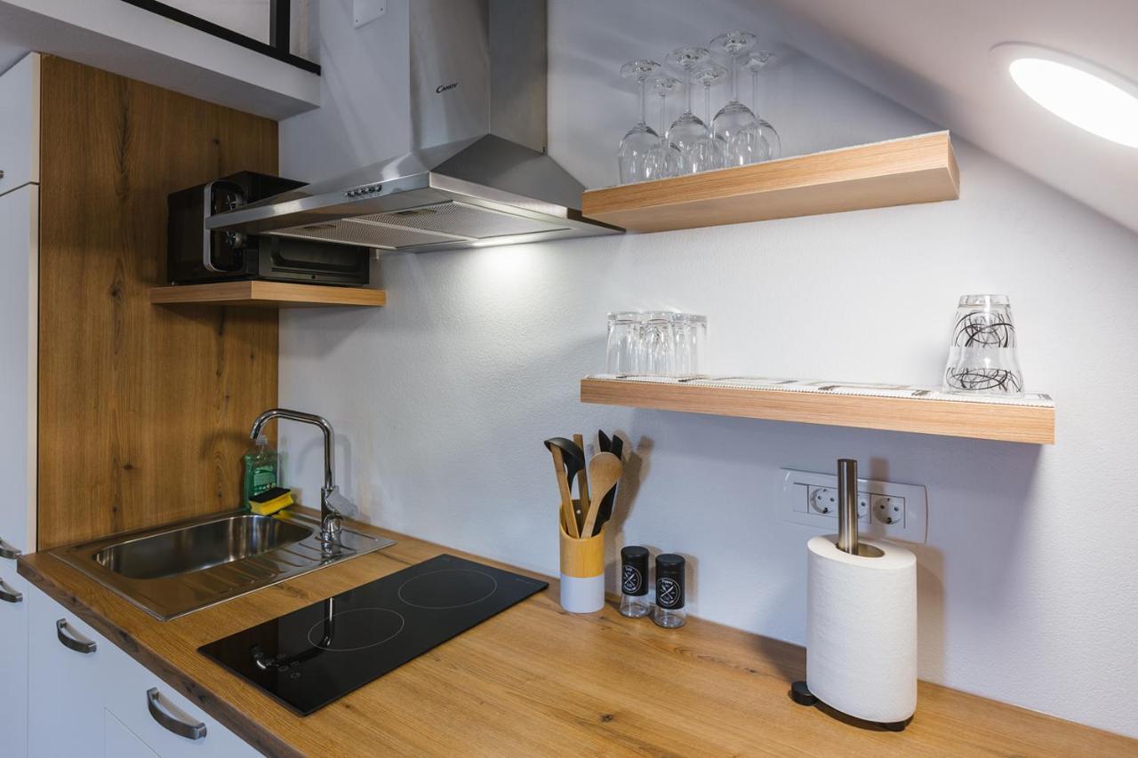 Blue Door - Studio Apartment Lesce  Bagian luar foto