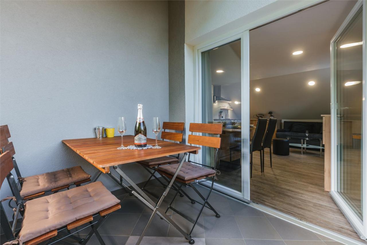 Blue Door - Studio Apartment Lesce  Bagian luar foto