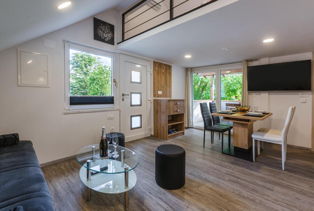 Blue Door - Studio Apartment Lesce  Bagian luar foto