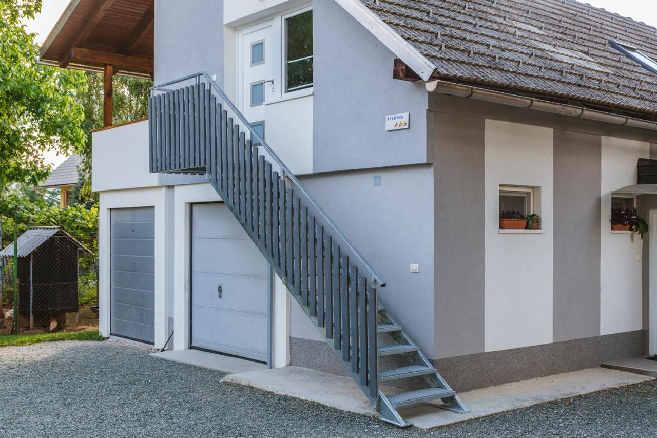 Blue Door - Studio Apartment Lesce  Bagian luar foto