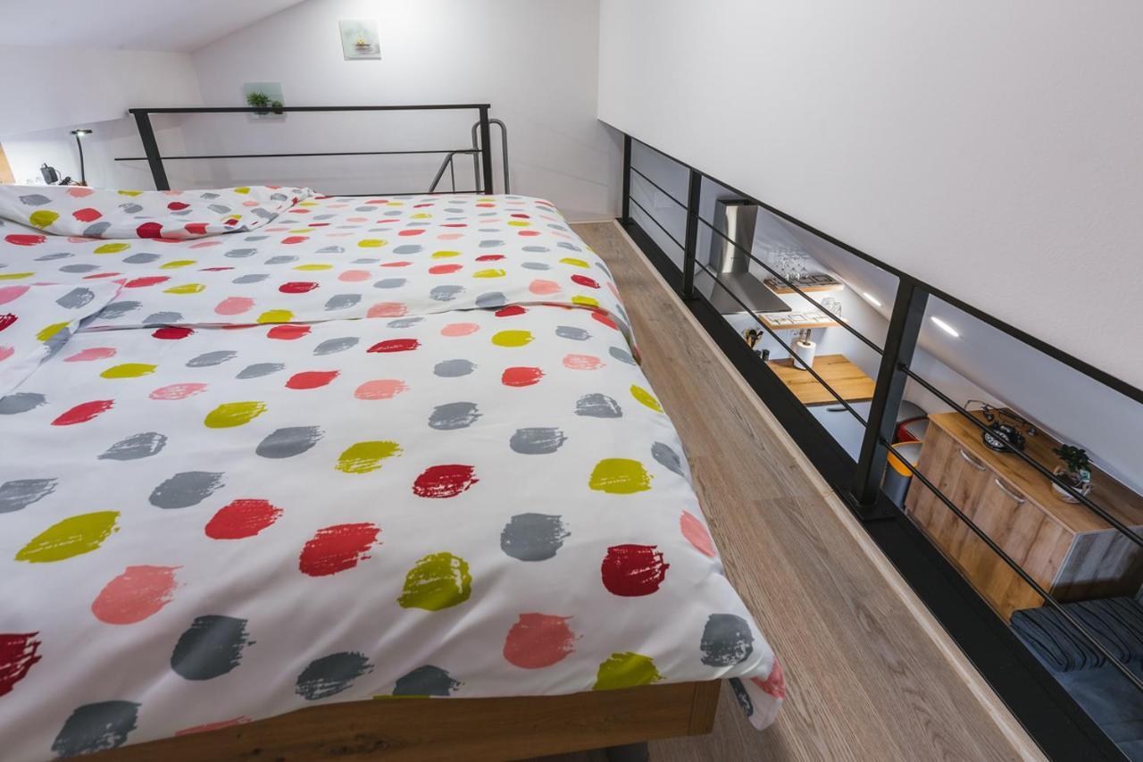 Blue Door - Studio Apartment Lesce  Bagian luar foto